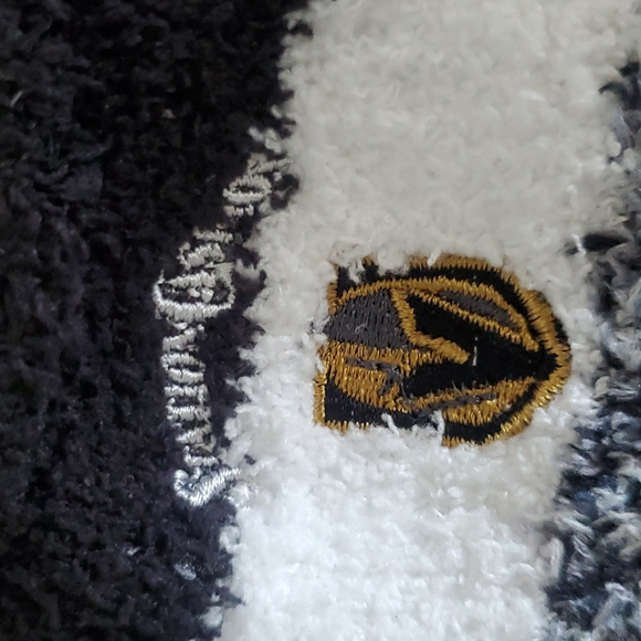 Vegas Golden knights slipper & socks (set of 2) - Picture 6 of 7